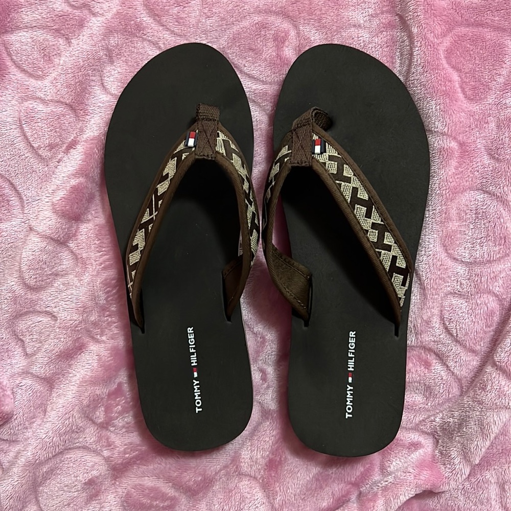 Tommy Hilfiger foam flip flops